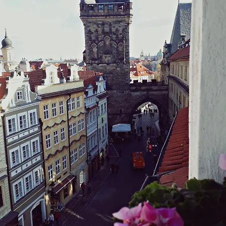 Old Town Charming شقة